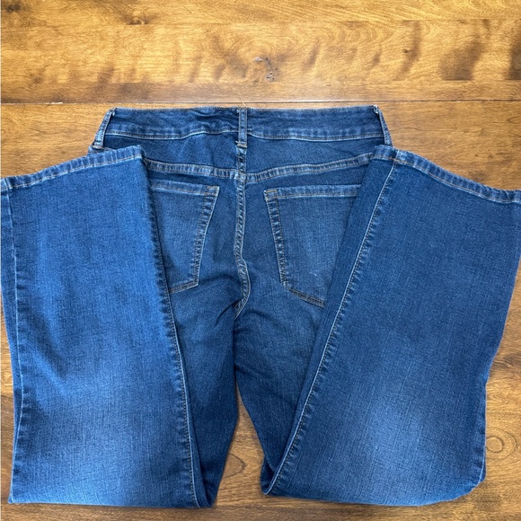 Chaps Mid Rise Crop Kick Jeans - Picture 2 of 8